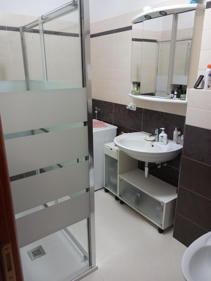 Andres' Apartment Специя Екстериор снимка